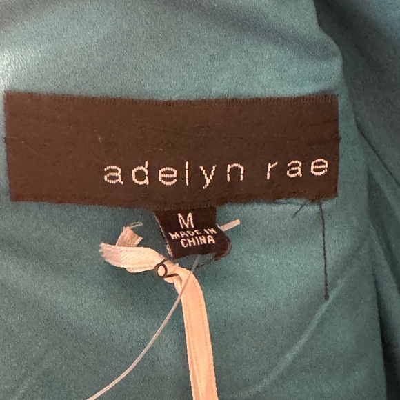 Adelyn Rae Romper - Picture 4 of 5